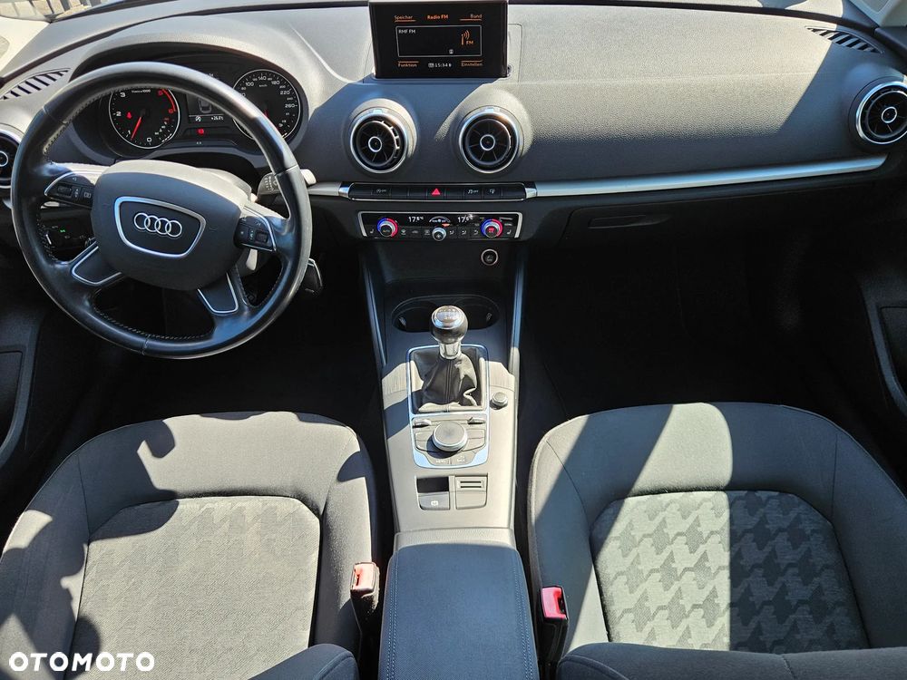 Audi A3 Sportback 1.6 TDI ultra Attraction - 12