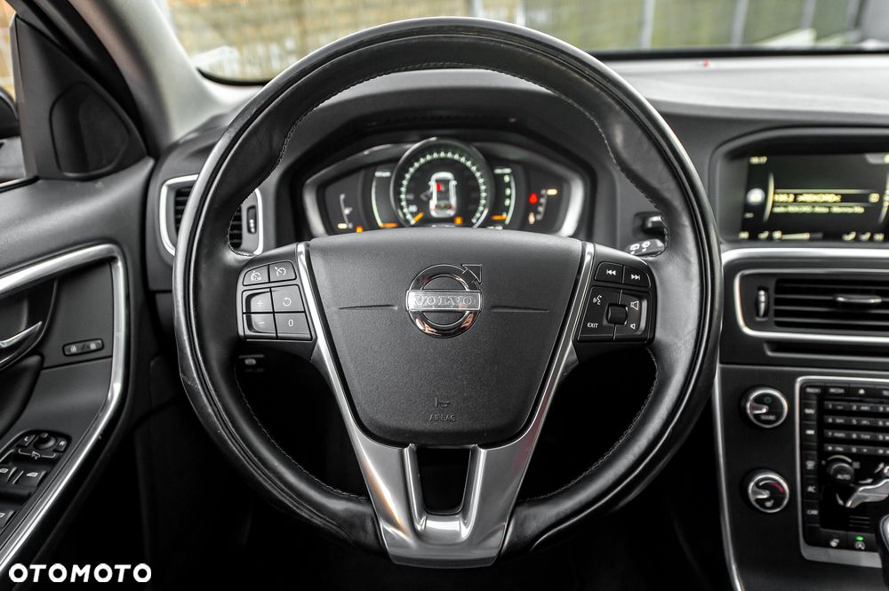 Volvo V60 D3 Geartronic Summum - 17