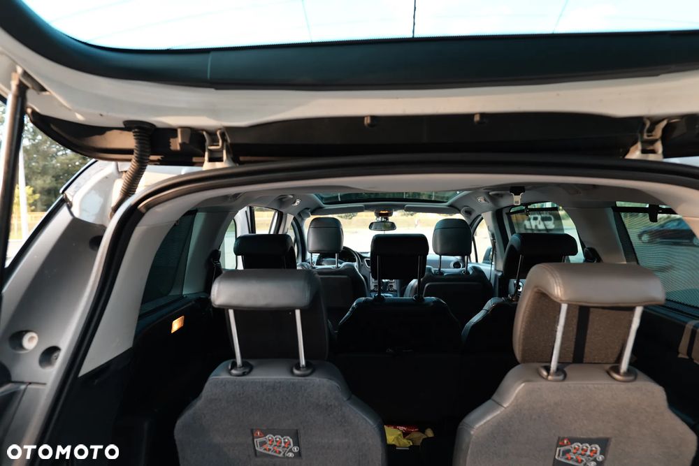Peugeot 5008 2.0 HDi Premium + - 18