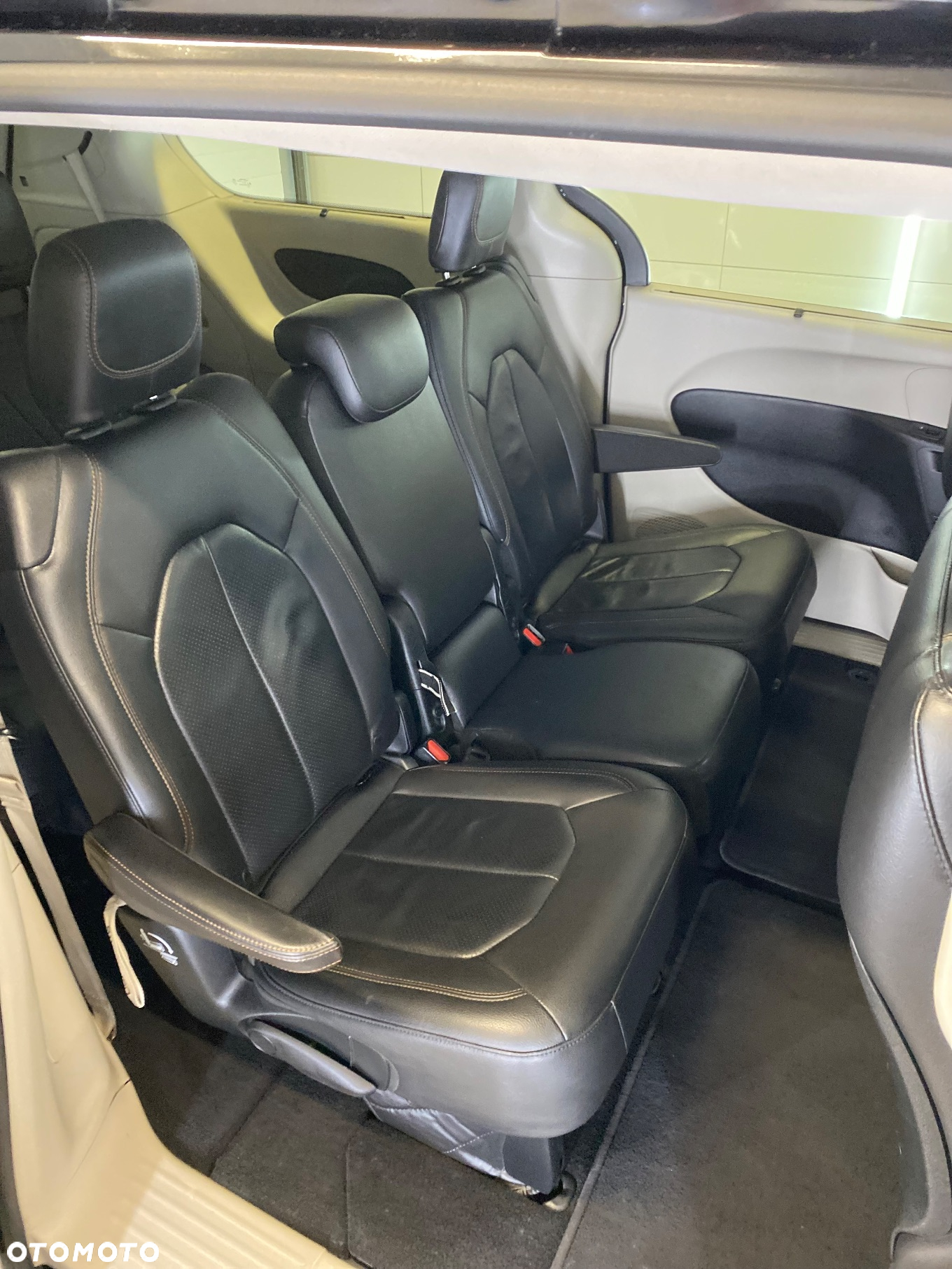 Chrysler Pacifica - 12