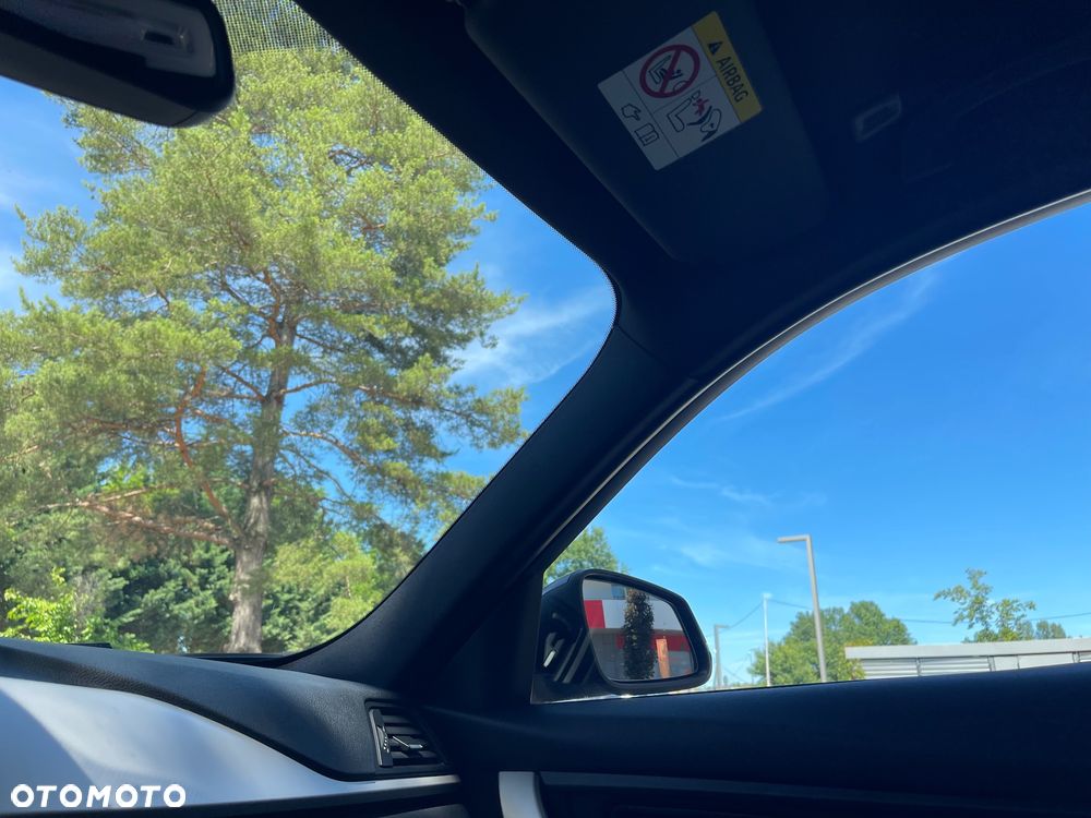 BMW Seria 3 320i - 30