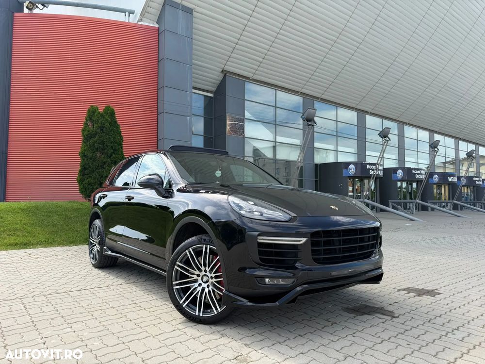 Porsche Cayenne 4.8 L Turbo - 21