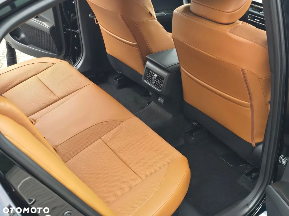 Toyota Camry 2.5 Hybrid Dynamic Force Executive e-CVT - 22