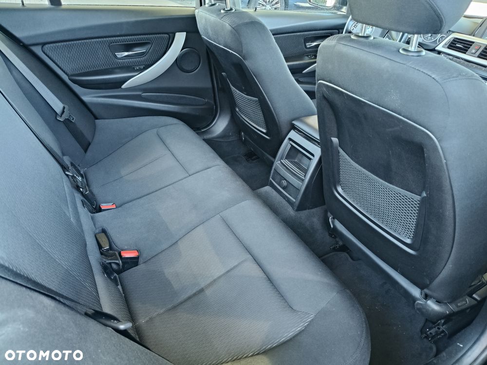 BMW Seria 3 318i - 12