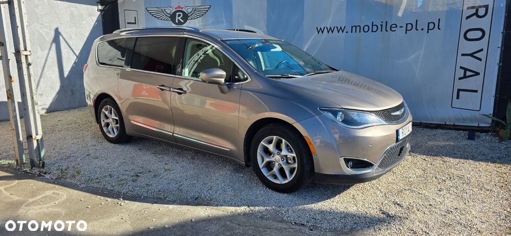Chrysler Pacifica - 2
