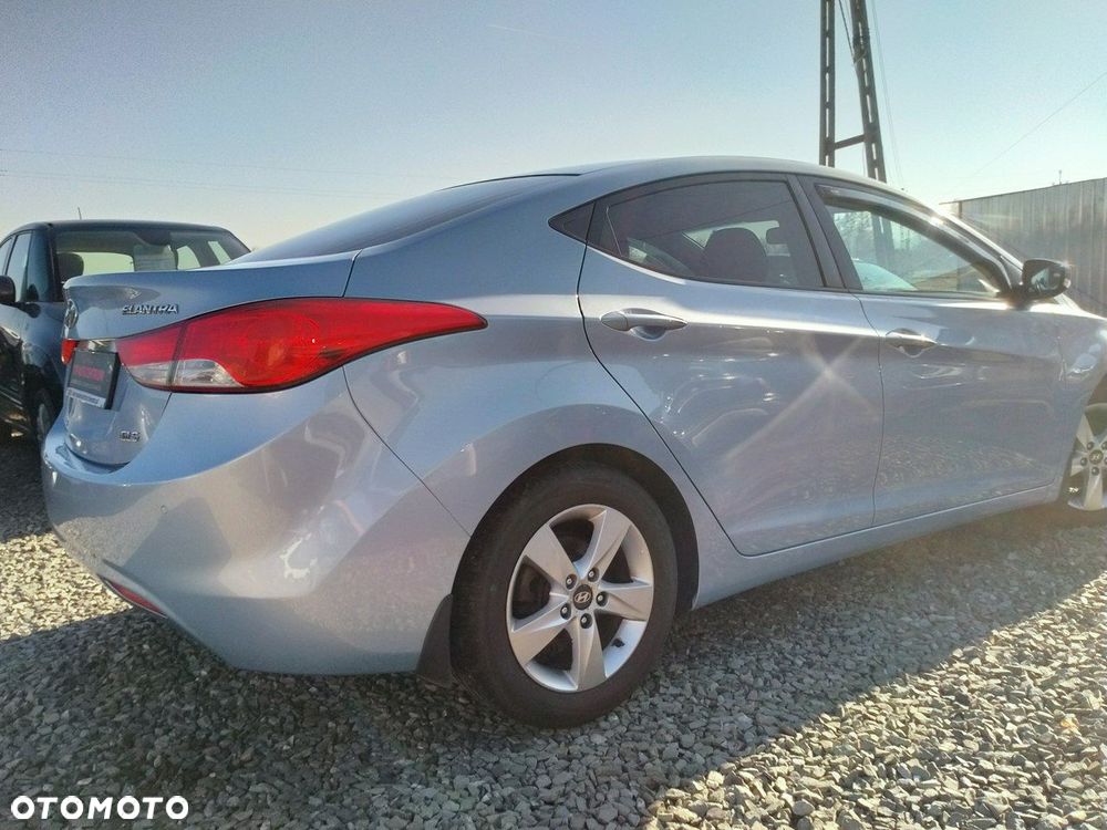 Hyundai Elantra - 5