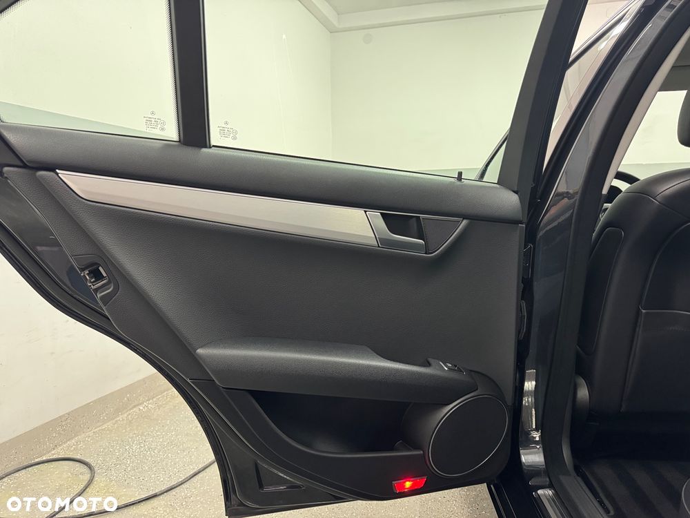 Mercedes-Benz Klasa C 180 Kompressor Automatik Avantgarde - 27