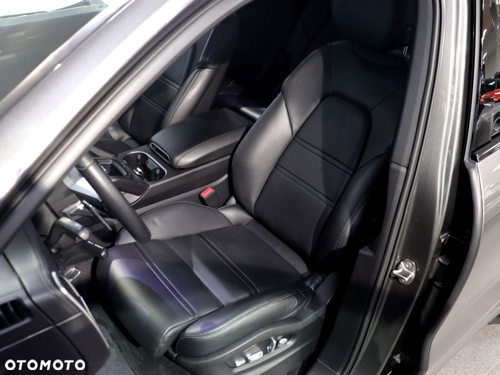 Porsche Cayenne - 16