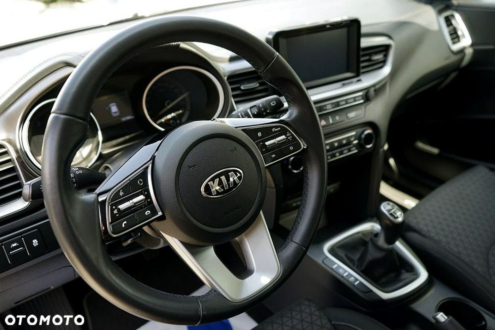 Kia Ceed - 24