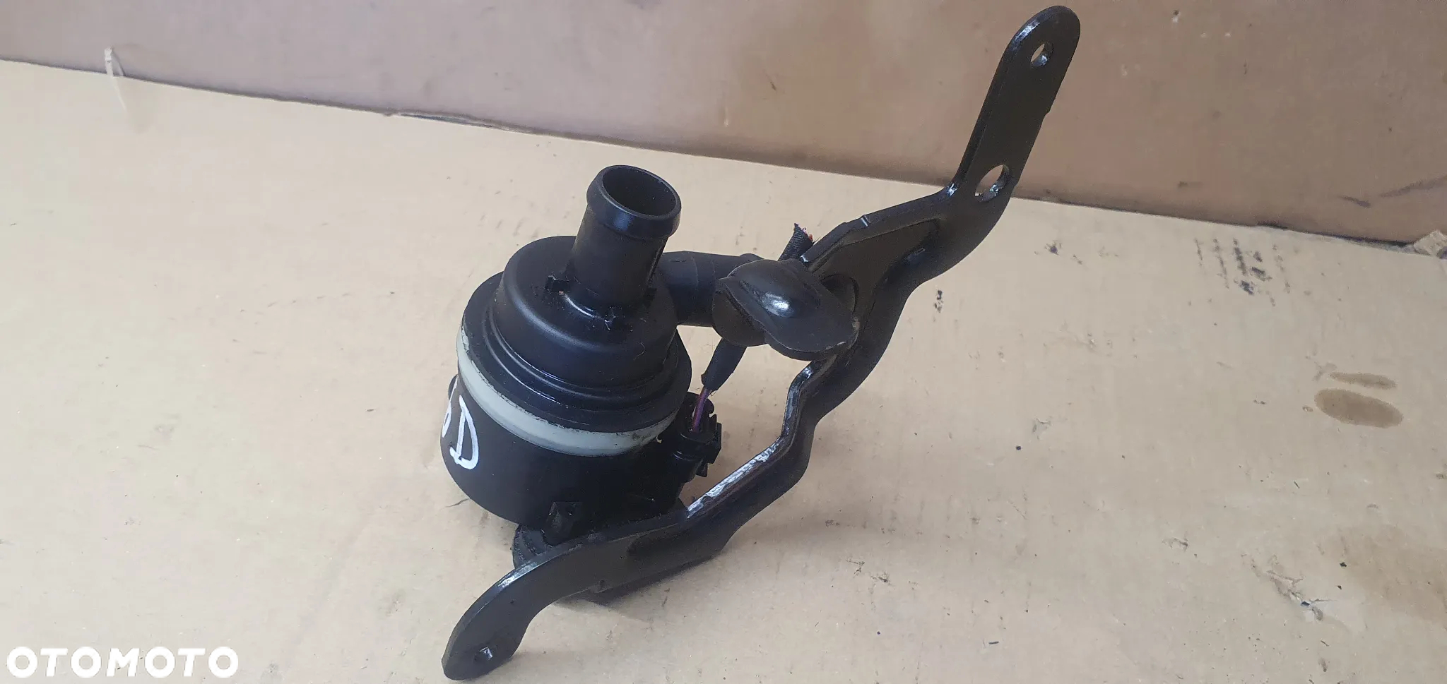 Dodatkowa pompka obiegu wody elektrozawór VW Audi Skoda Seat 1.6 TDI 6R0965561A - 5