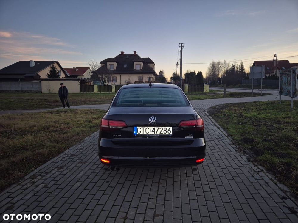 Volkswagen Jetta - 3