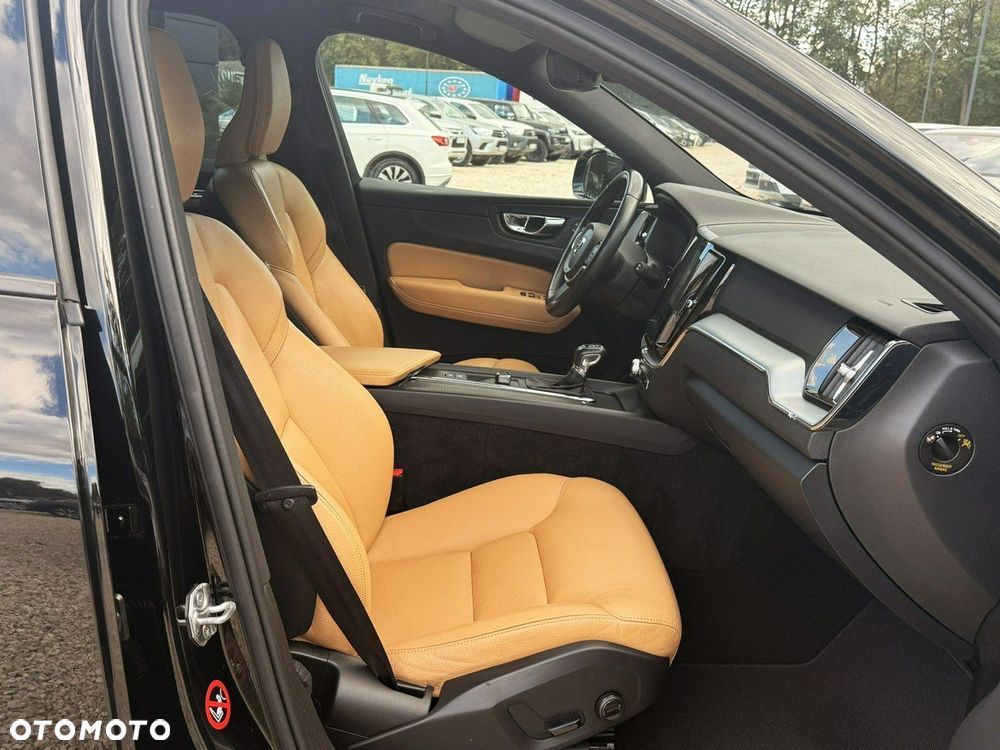 Volvo XC 60 D4 AWD Momentum - 22