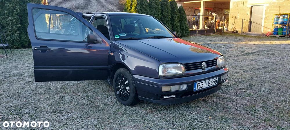 Volkswagen Golf 1.6 - 8