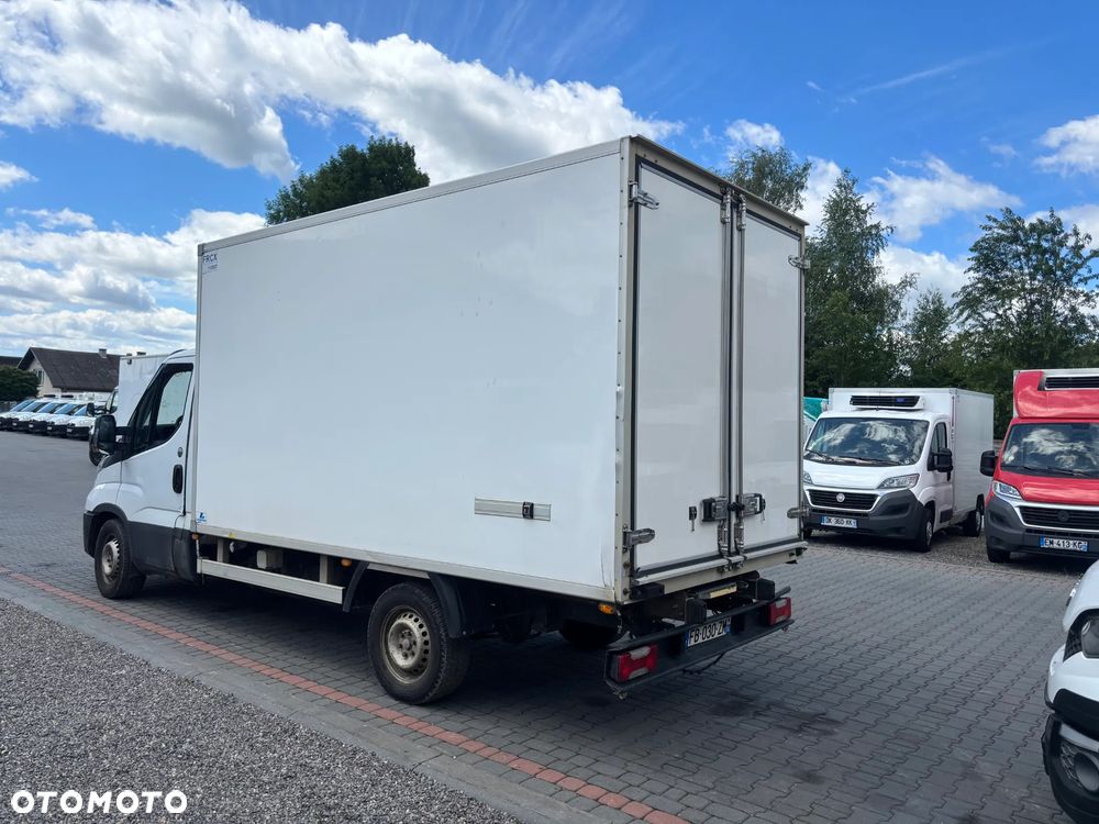 Iveco 35S13,,35S14,,35S15 CHLODNIA KONTENER PODWOZIE DO ZABUDOWY 80 SZTUK NA PLACU DUZY WYBOR - 4