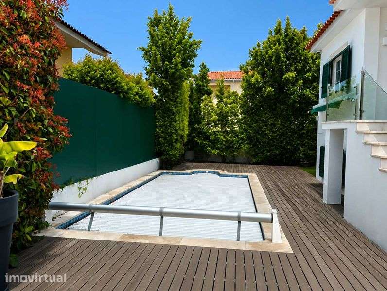 Moradia Isolada T4 com Piscina e Jardim em Estoril, Cascais - Grande imagem: 2/12