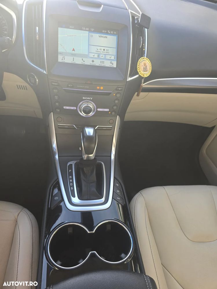Ford Edge 2.0 TDCi Powershift Titanium - 12
