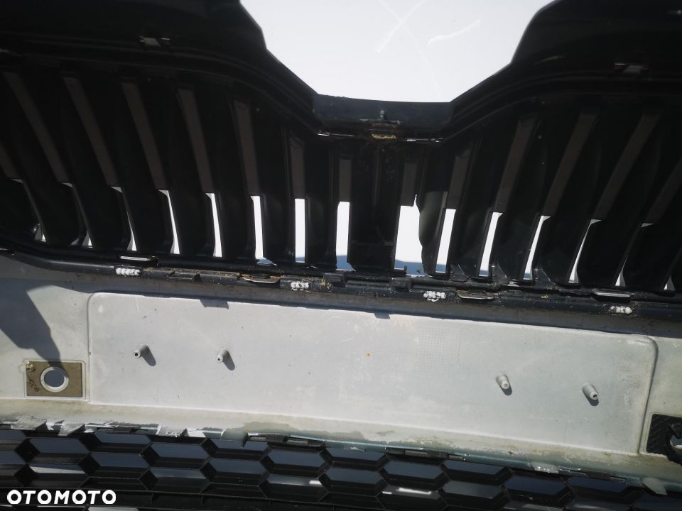 SKODA OCTAVIA III 12- ZDERZAK PRZEDNI PRZÓD NA SPRYSKI + 4 X PDC 4XPDC , nr aukcji NZ244 - 23