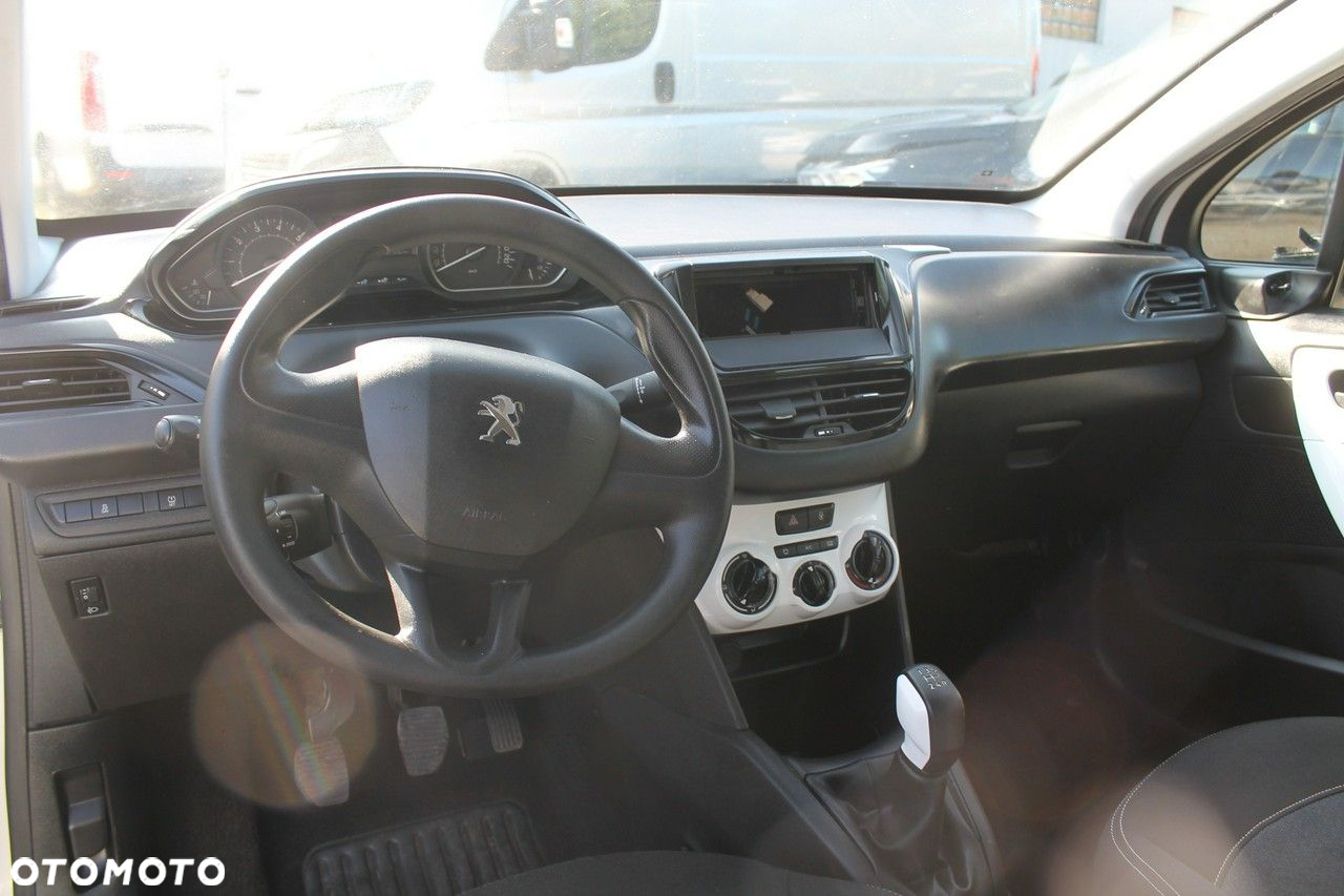 Peugeot 208 - 11