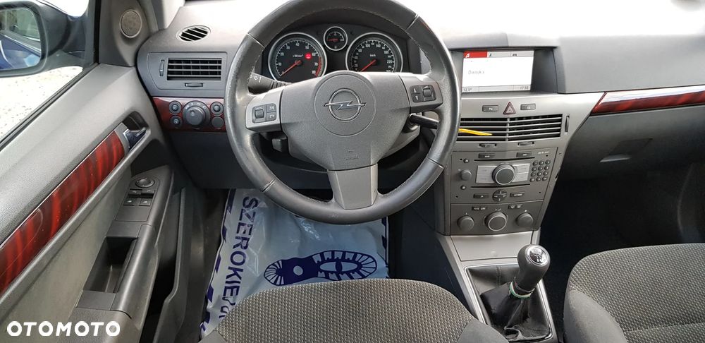Opel Astra 1.6 NAVI - 19