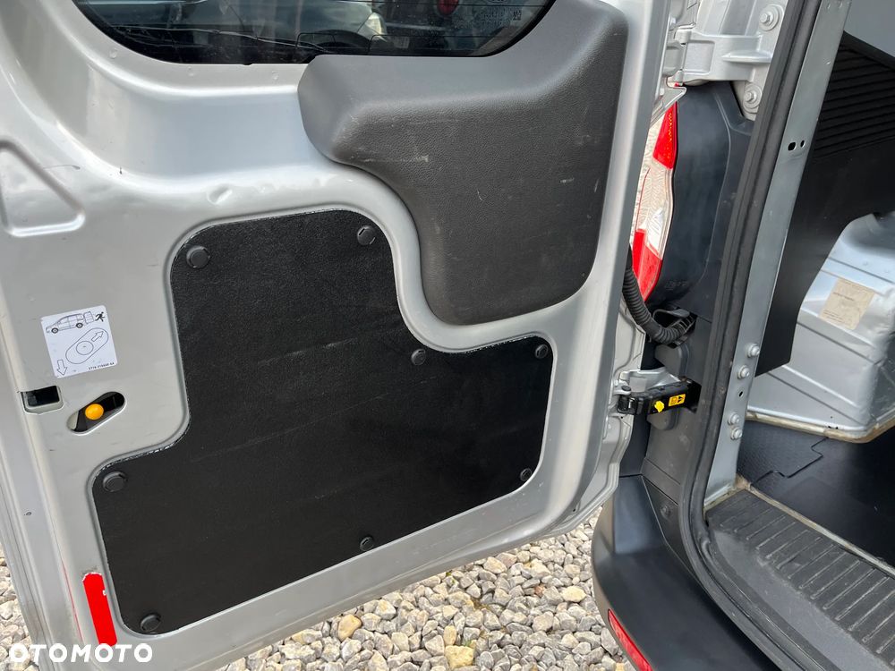 Ford transit courier - 30