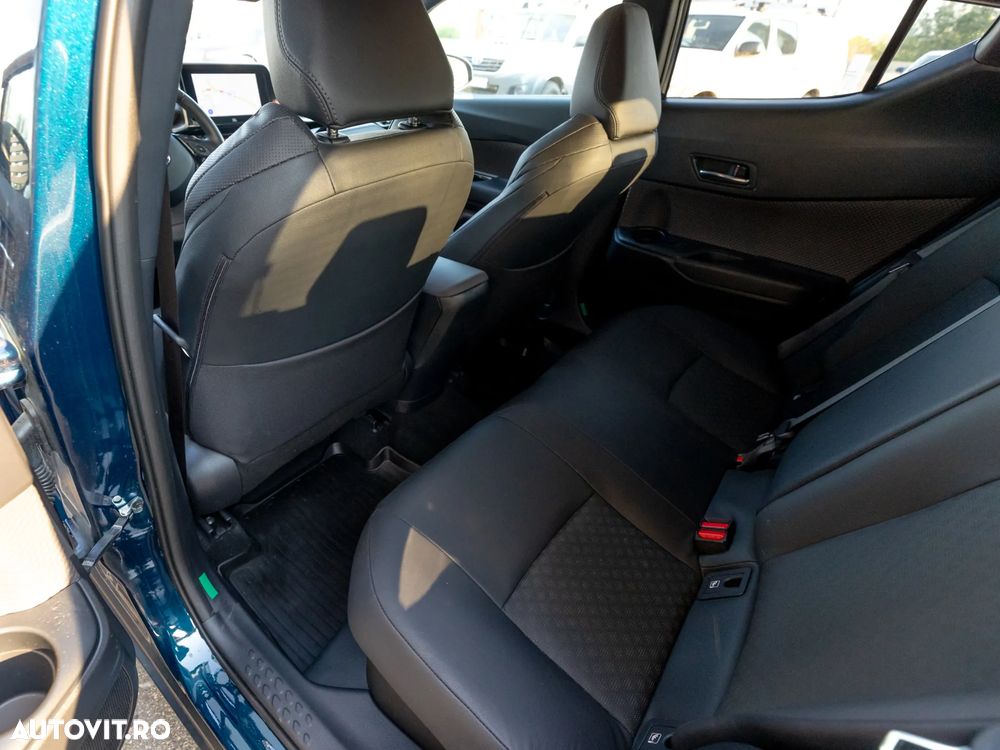 Toyota C-HR 2.0 HSD 184 CP 4x2 CVT Classy Bi-Tone - 13
