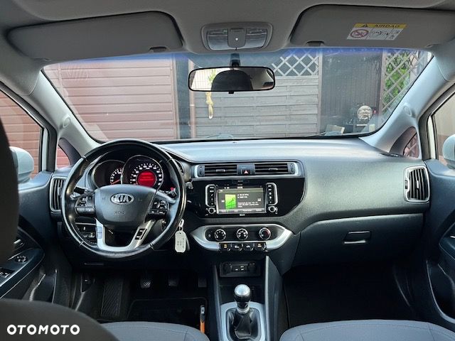 Kia Rio 1.2 Attract - 23