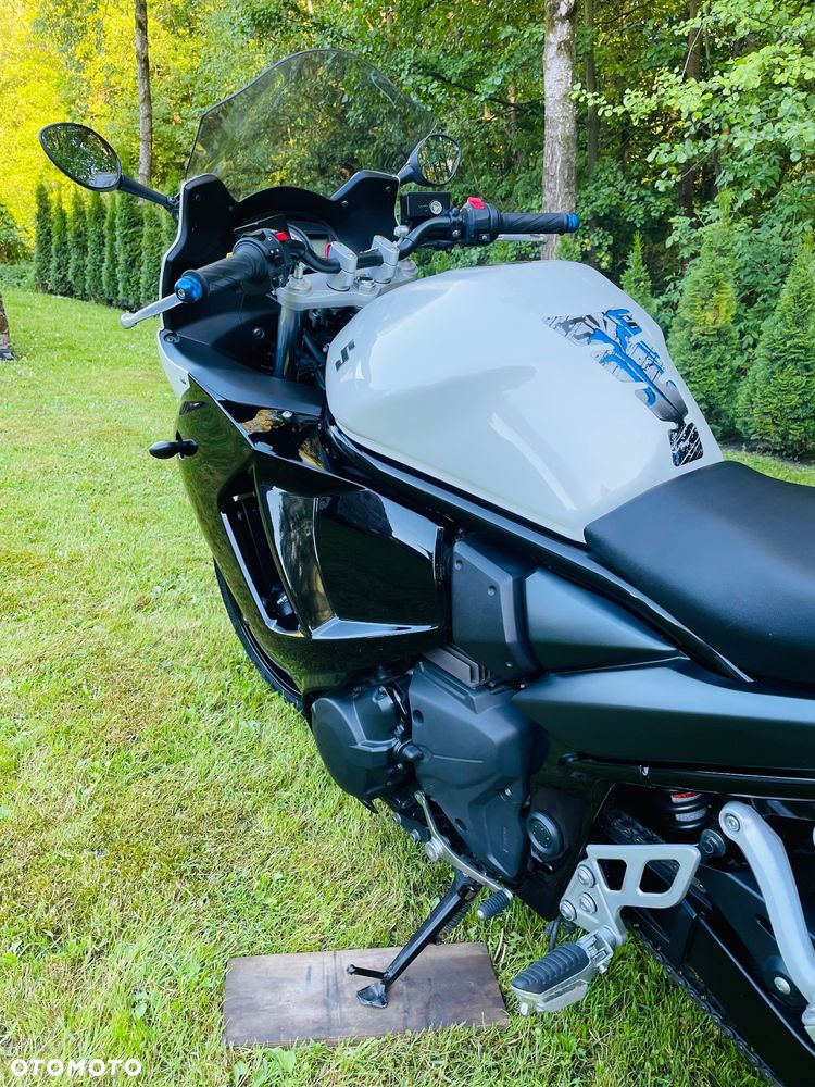 Suzuki GSX - 12