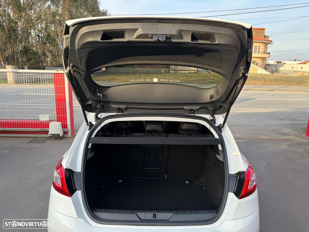 Peugeot 308 1.2 PureTech Allure J17 - 56