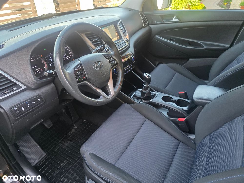 Hyundai Tucson blue 1.7 CRDi 2WD Intro Edition - 18