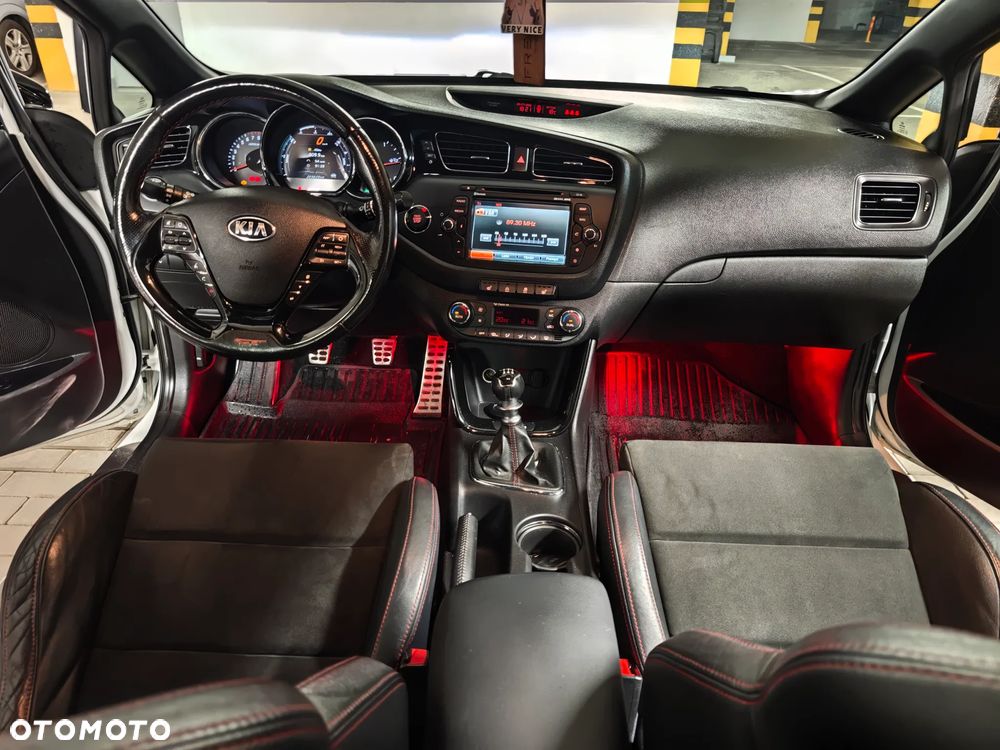 Kia Ceed - 10