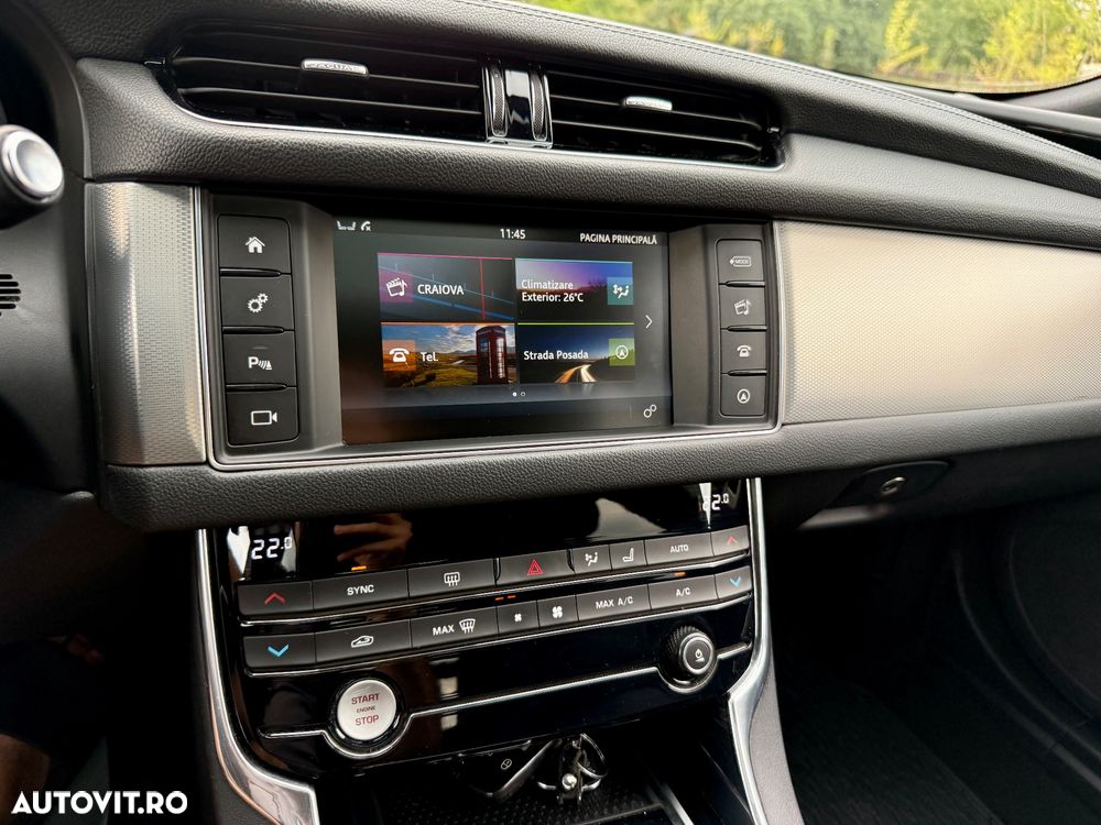 Jaguar XF 20d RWD Portfolio - 13