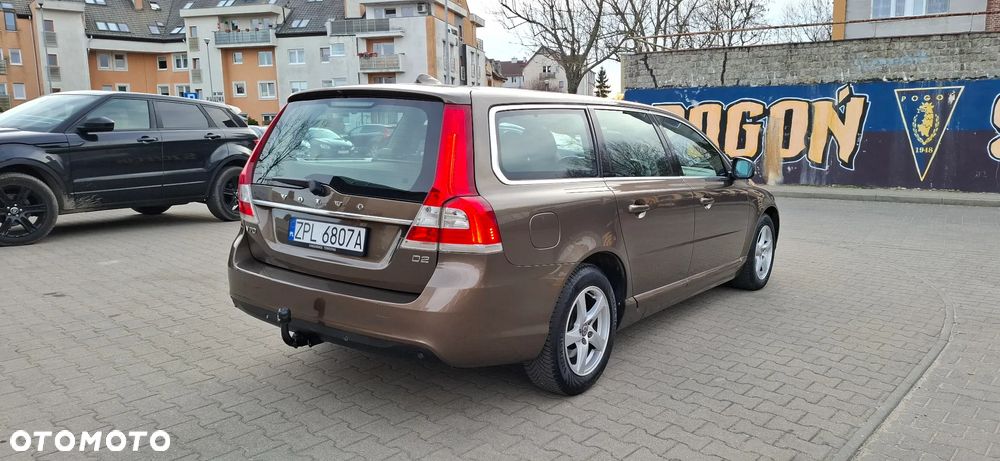 Volvo V70 D2 Momentum - 6