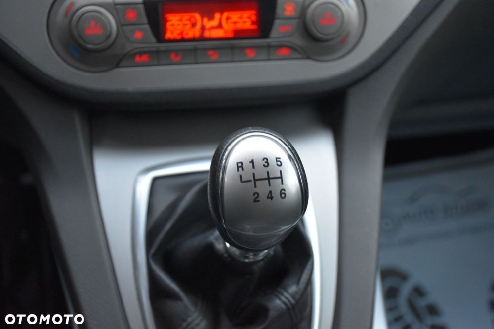 Ford Kuga 2.0 TDCi 2x4 Titanium - 16