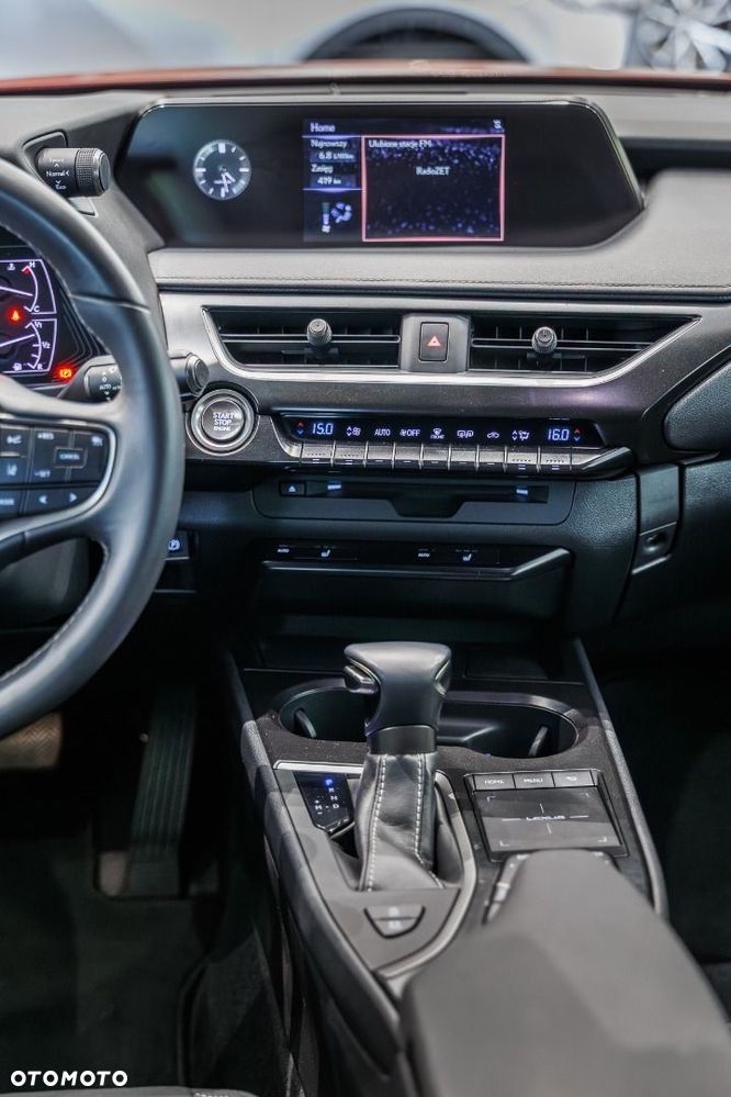 Lexus UX - 25