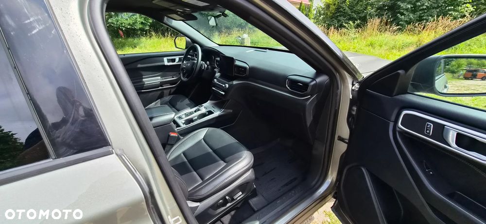 Ford Explorer - 22