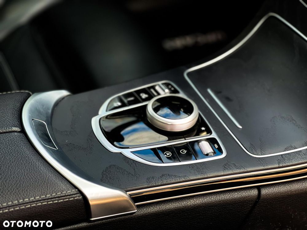 Mercedes-Benz Klasa C AMG 43 4Matic 9G-TRONIC - 27