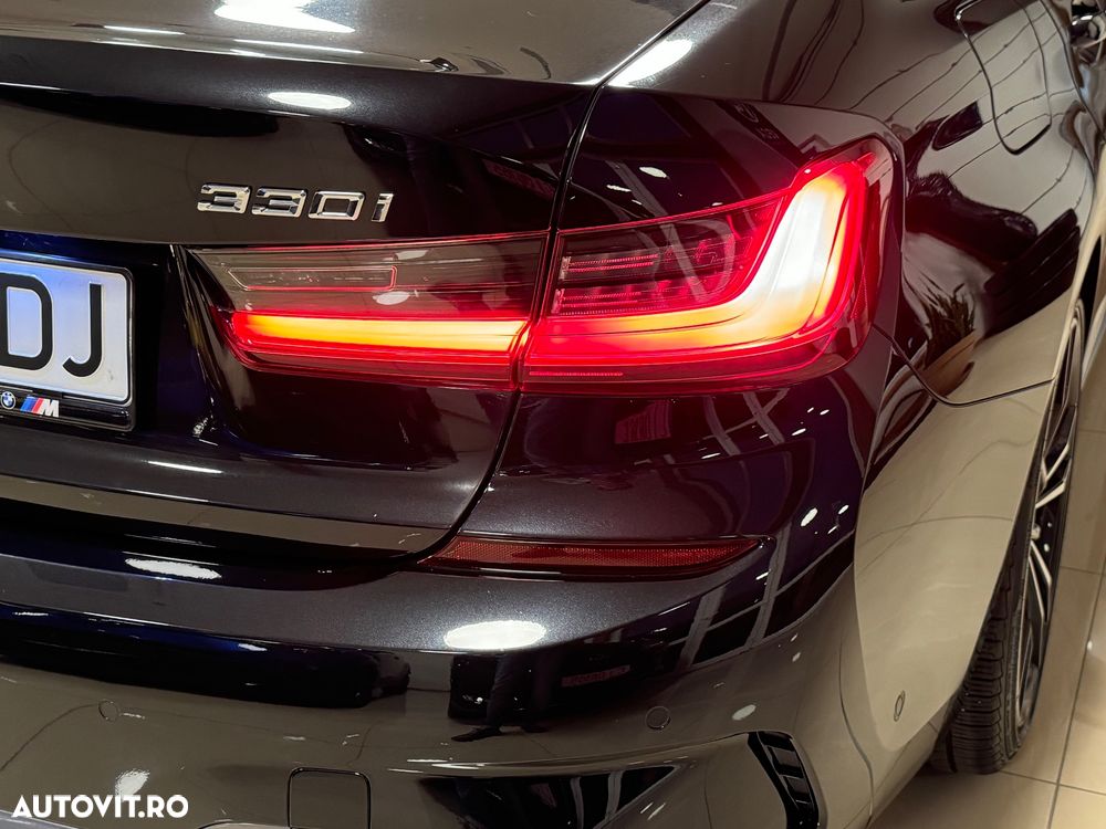 BMW Seria 3 330i xDrive AT - 32