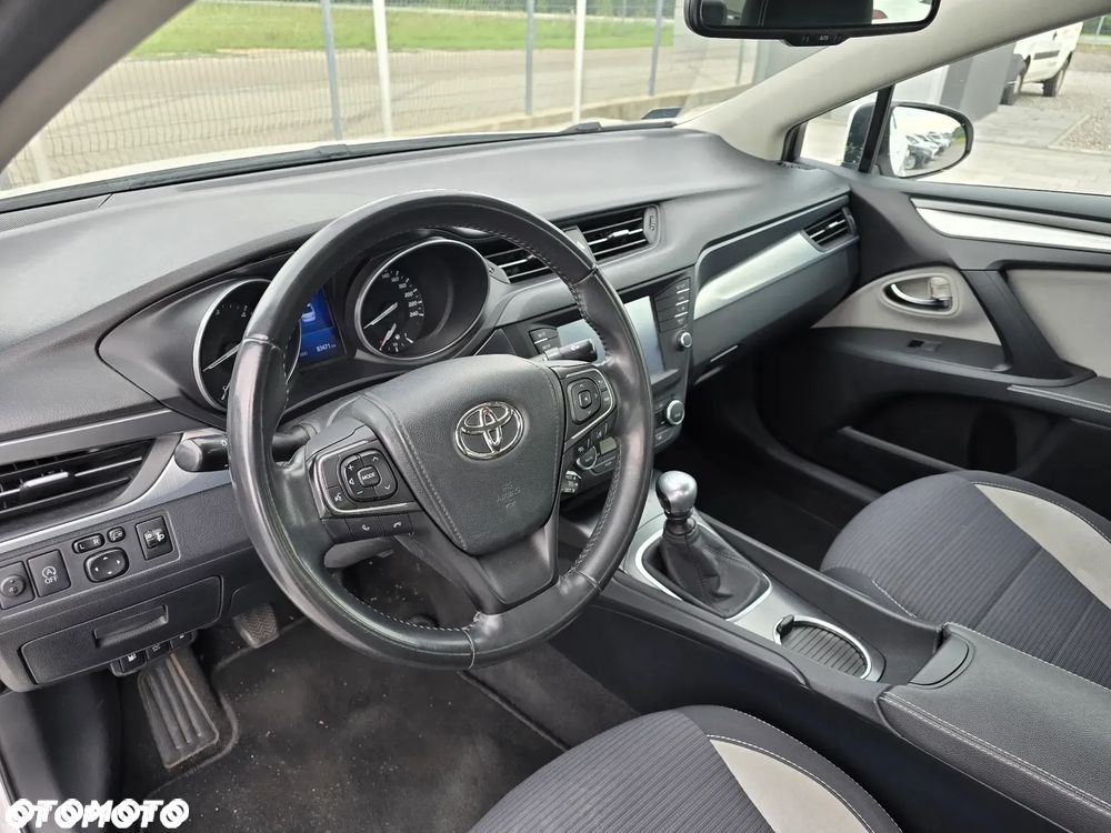 Toyota Avensis 2.0 D-4D Premium - 26