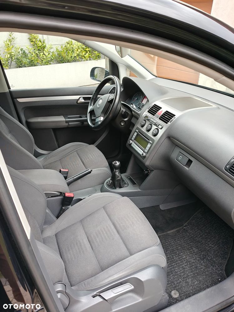 Volkswagen Touran 2.0 TDI Highline - 15