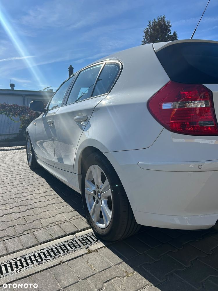 BMW Seria 1 2009 photo 2