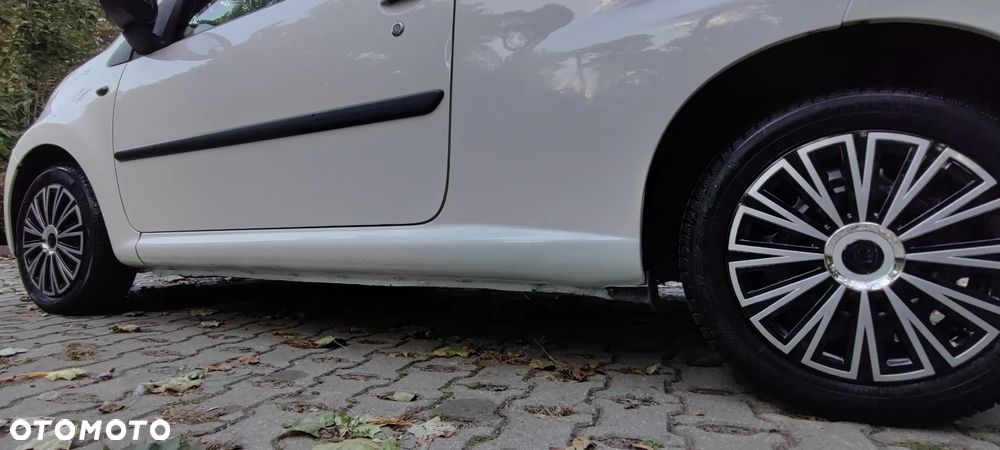 Peugeot 107 1.4 HDI Trendy - 14
