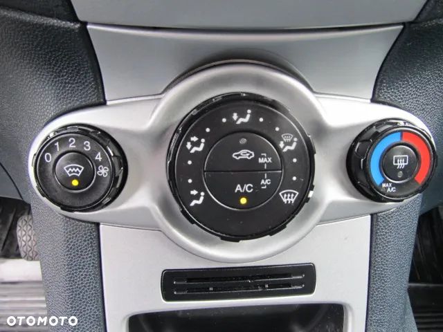 Ford Fiesta 1.25 Champions Edition - 21