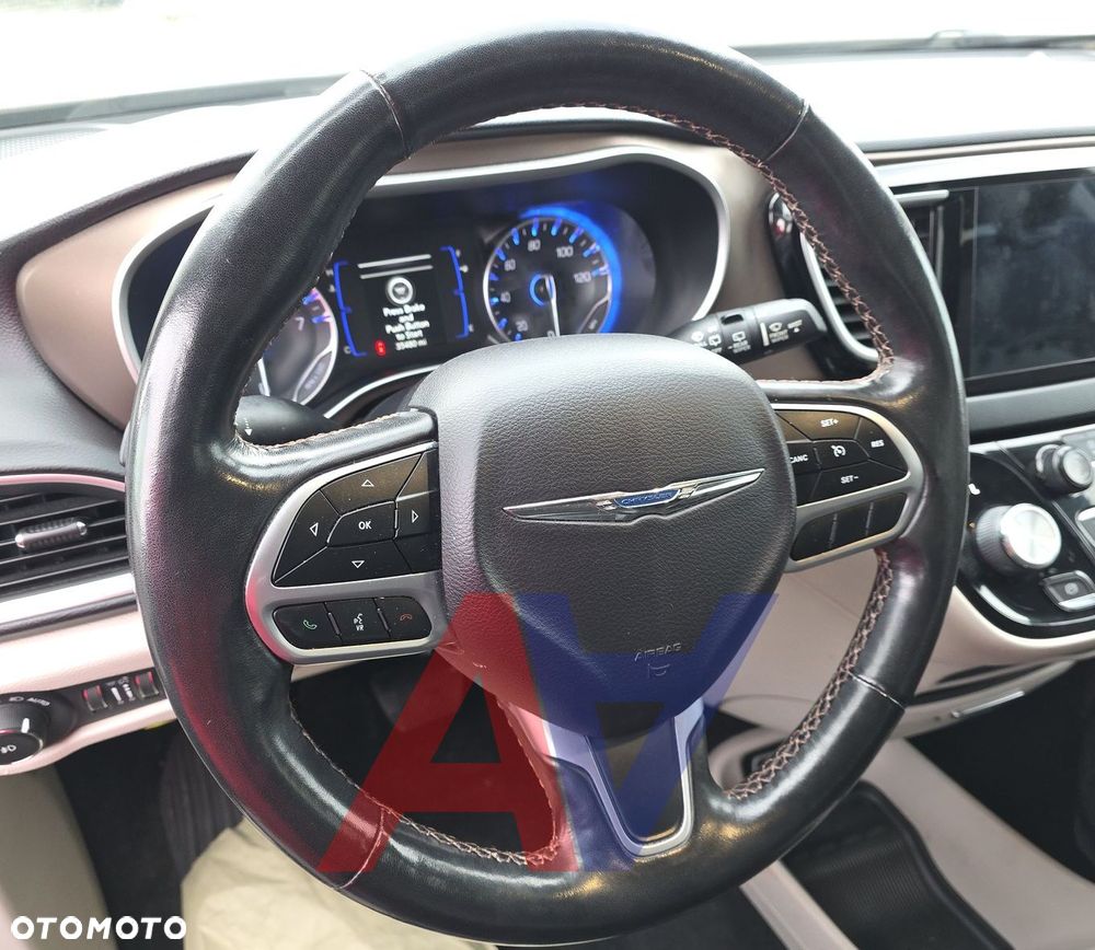 Chrysler Pacifica - 8