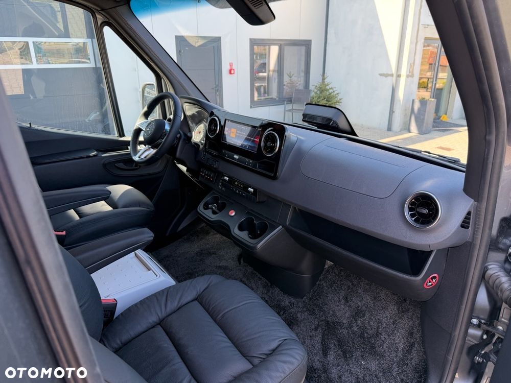 Mercedes-Benz Sprinter - 11