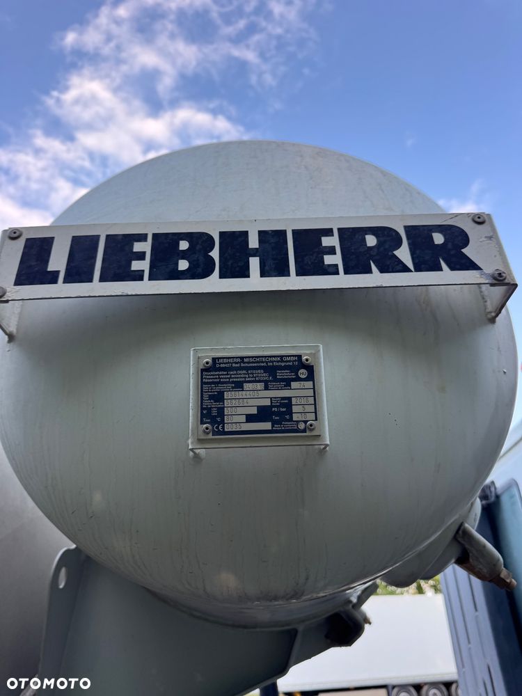 Iveco TRAKKER 400 EURO-6 8X4 BETONOMIESZARKA LIEBHERR 9 M3 - 9