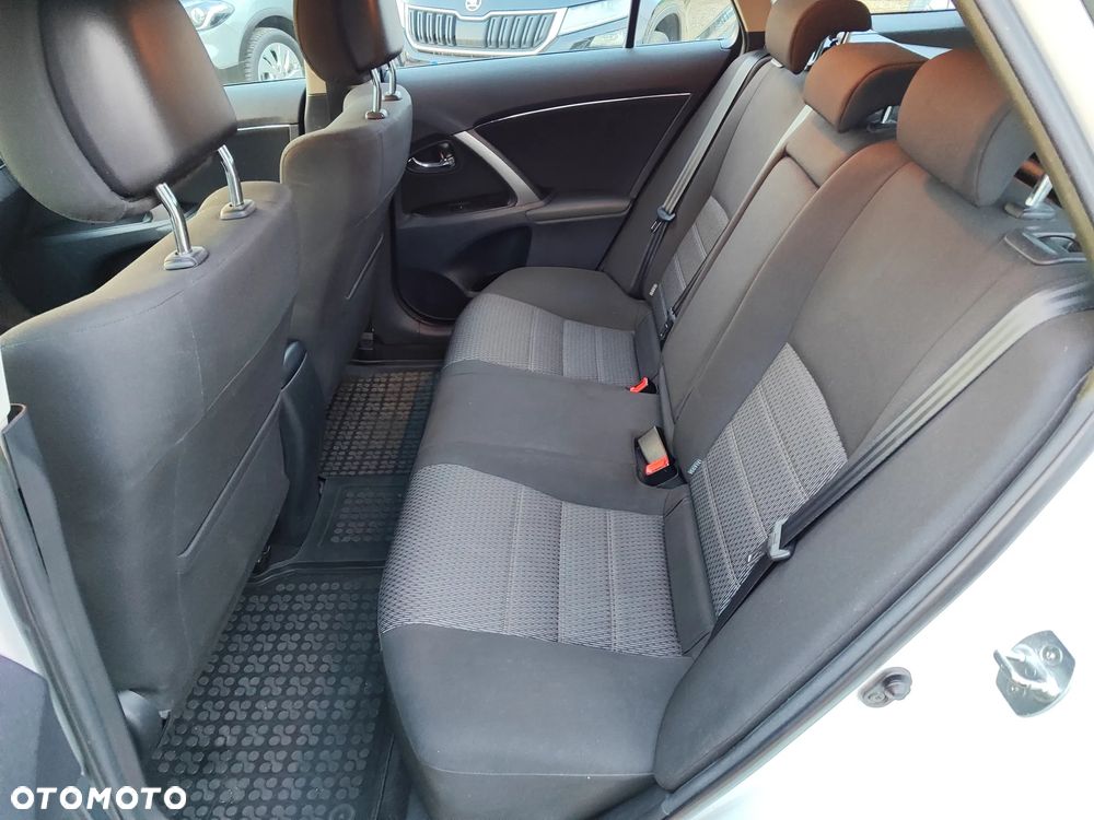 Toyota Avensis 2.2 D-4D Business Edition - 14