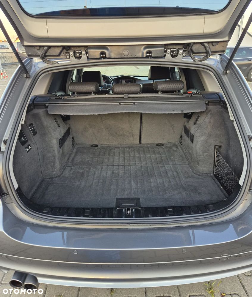 BMW Seria 3 325i xDrive Touring - 16