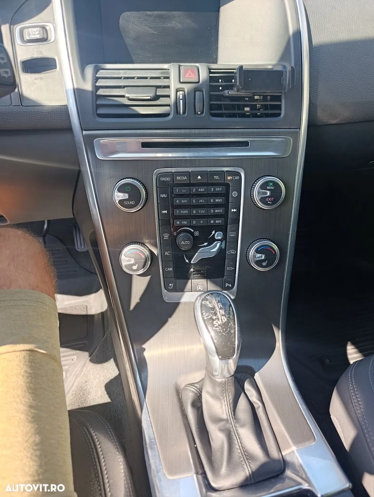 Volvo XC 60 D4 Geartronic Momentum - 12