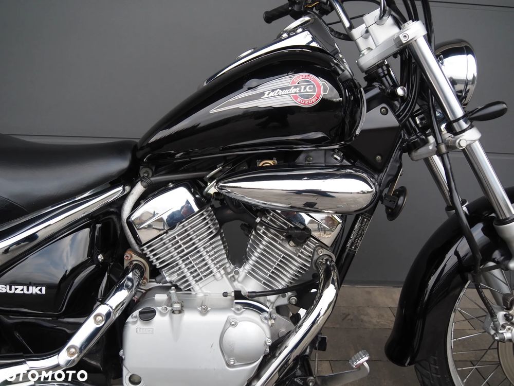 Suzuki Intruder - 14