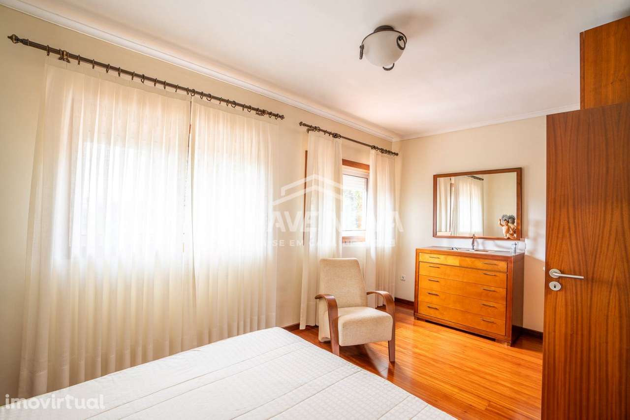 Moradia T4 com Jardim e Garagem a 3Km da Praia - Grande imagem: 3/25